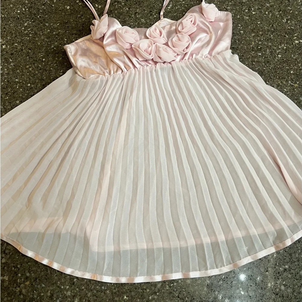 Vintage Victoria's Secret Light Pink Satin Chemise Flower Detail Pleated *Read* - Picture 2 of 8